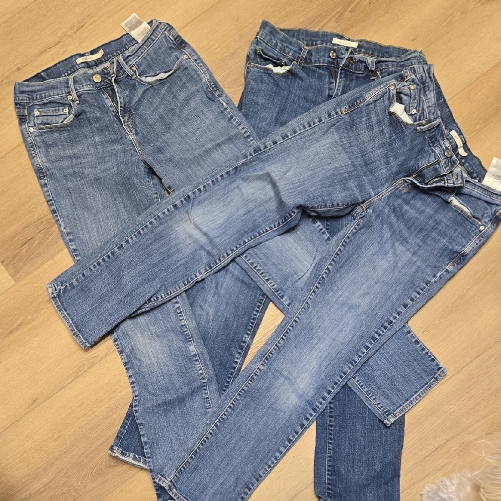 Levi's Women's Straight Leg Jeans in Classic Blue
